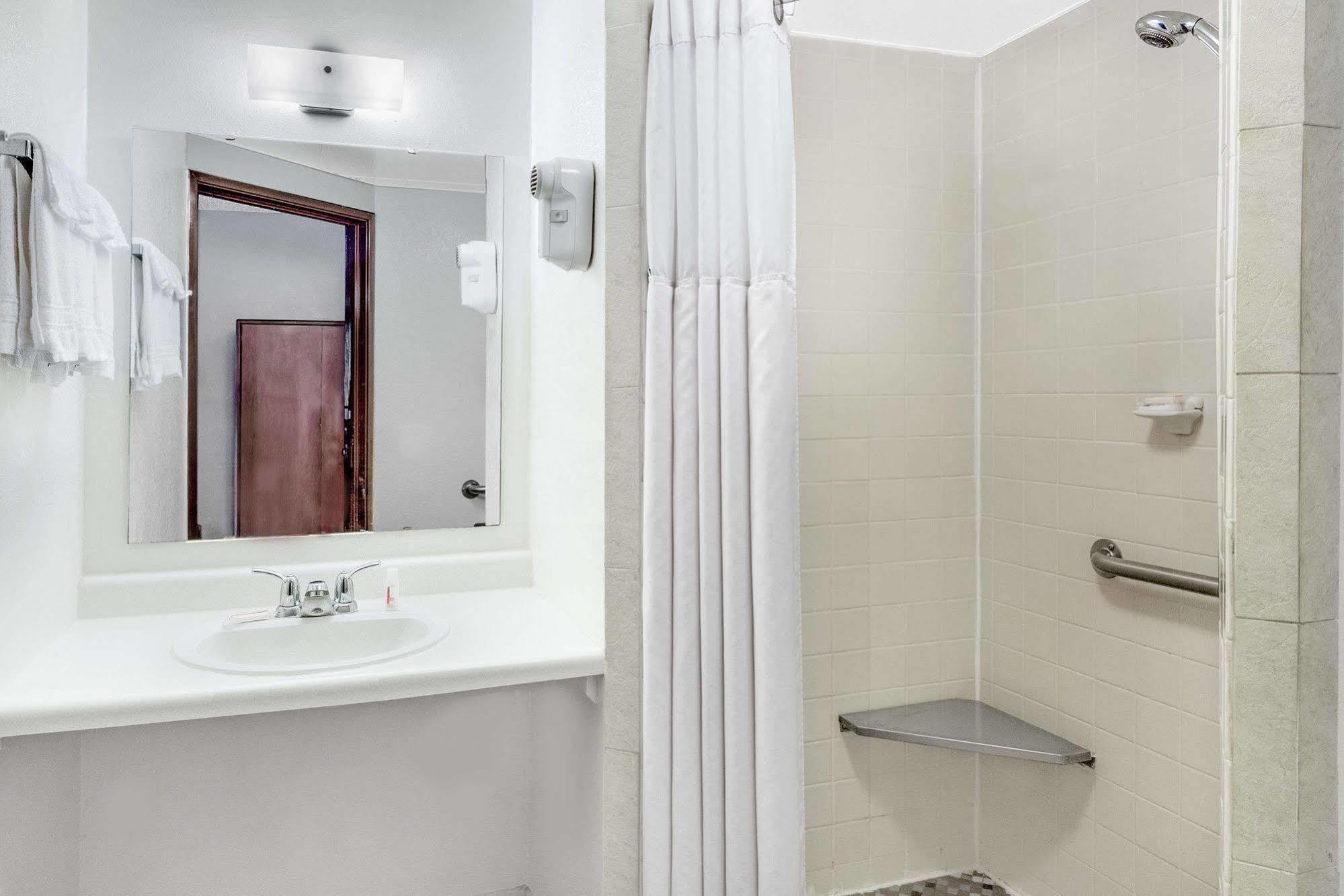 Days Inn By Wyndham Fond Du Lac Luaran gambar